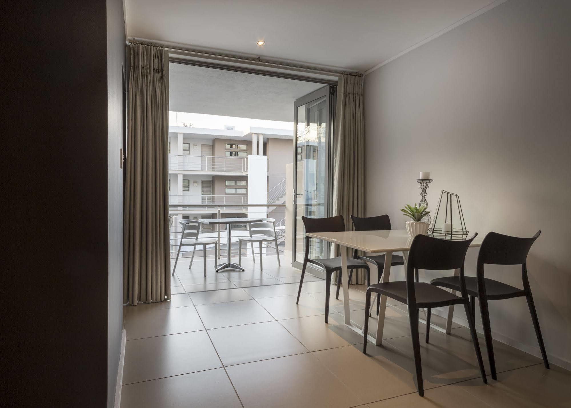 C.A.G - Upper East Side Apartment Sandton Bagian luar foto