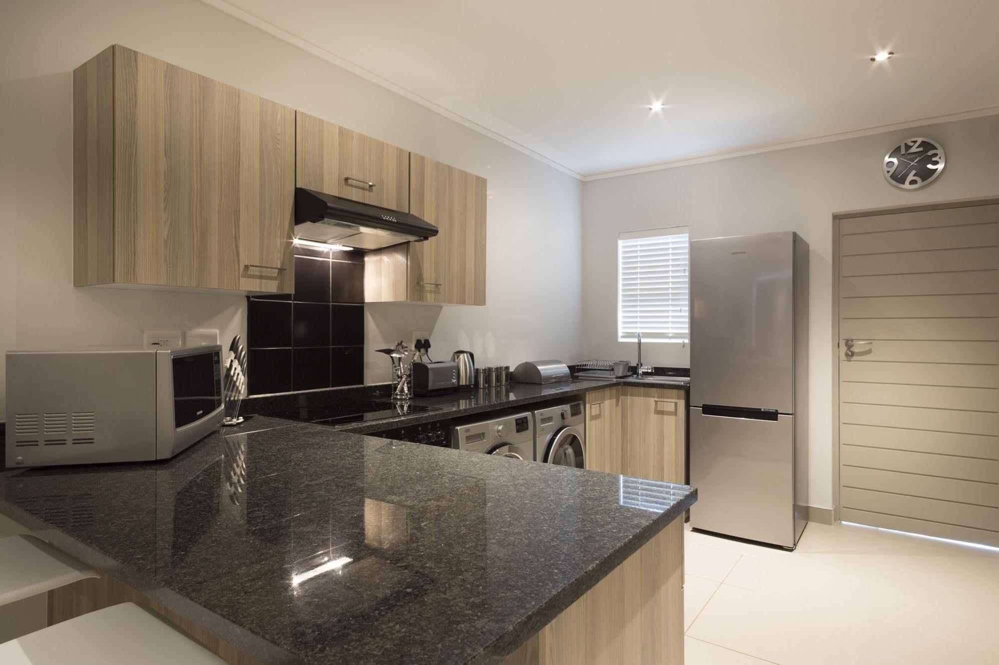 C.A.G - Upper East Side Apartment Sandton Bagian luar foto